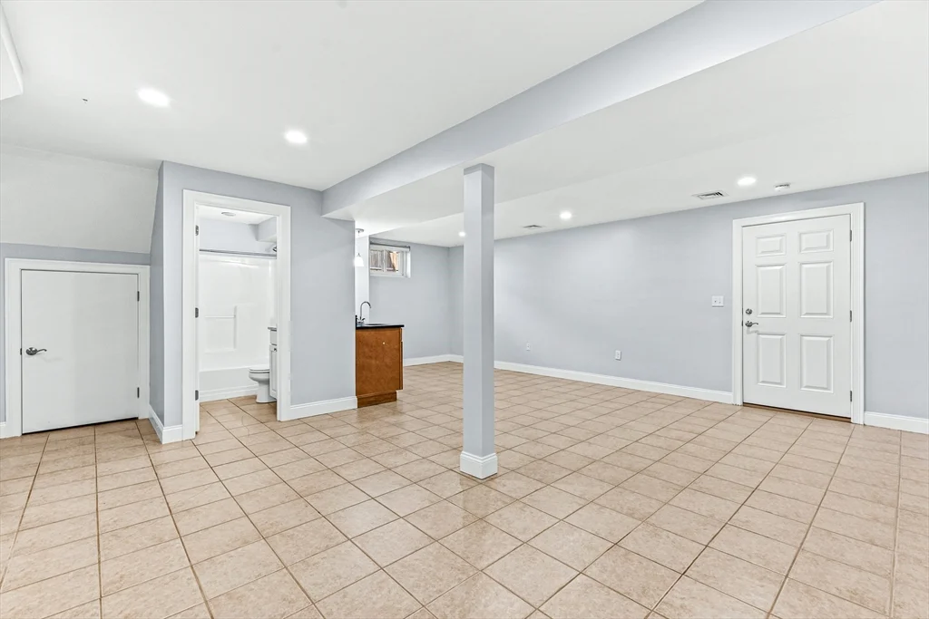 3 bed, 4+ bath apartment for rent at 28 Elliott St Unit 28, Reading — photo 14 of 26