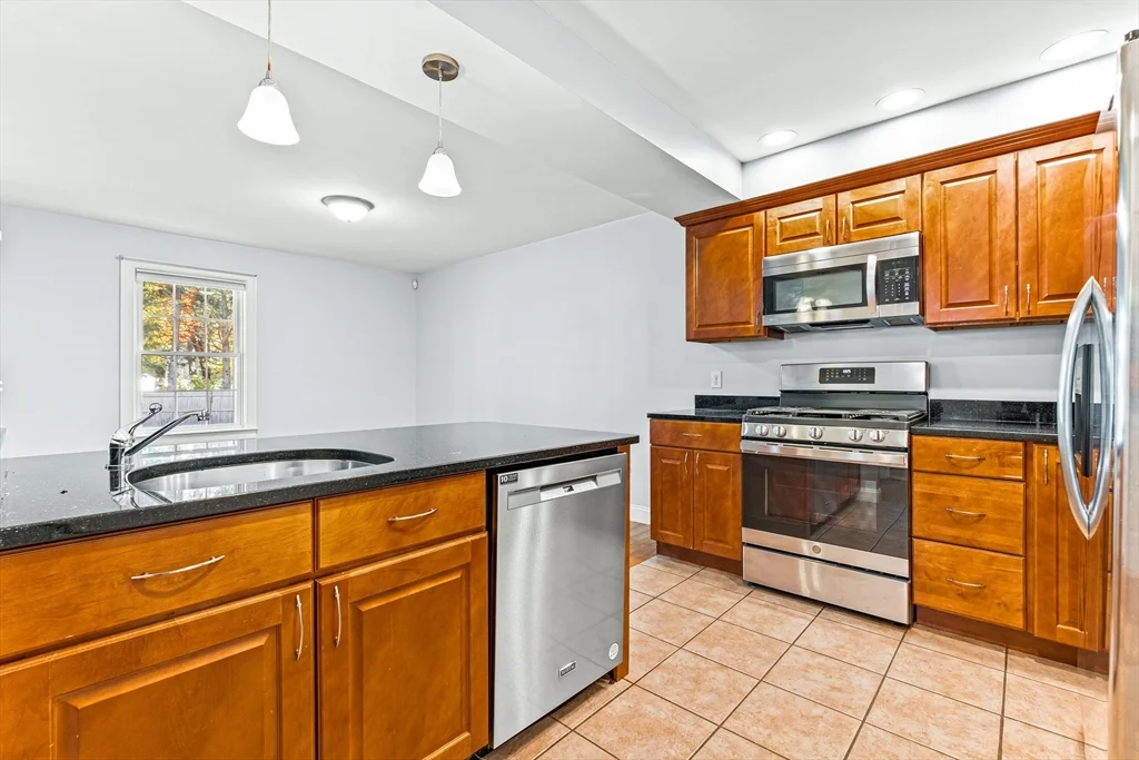 3 bed, 4+ bath apartment for rent at 28 Elliott St Unit 28, Reading — photo 11 of 26
