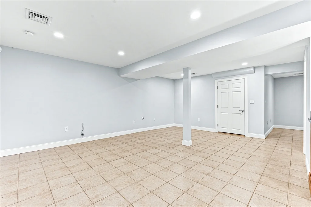 3 bed, 4+ bath apartment for rent at 28 Elliott St Unit 28, Reading — photo 16 of 26