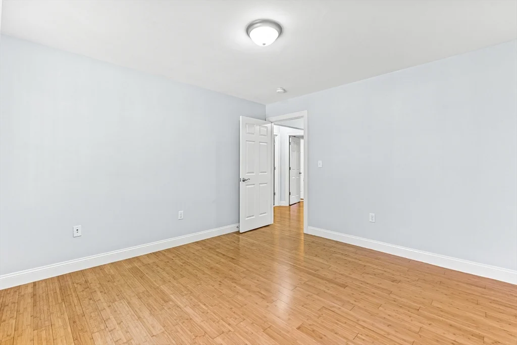 3 bed, 4+ bath apartment for rent at 28 Elliott St Unit 28, Reading — photo 4 of 26