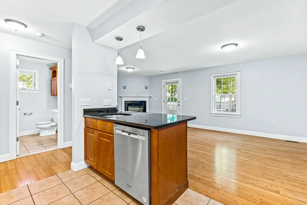 3 bed, 4+ bath apartment for rent at 28 Elliott St Unit 28, Reading — photo 10 of 26