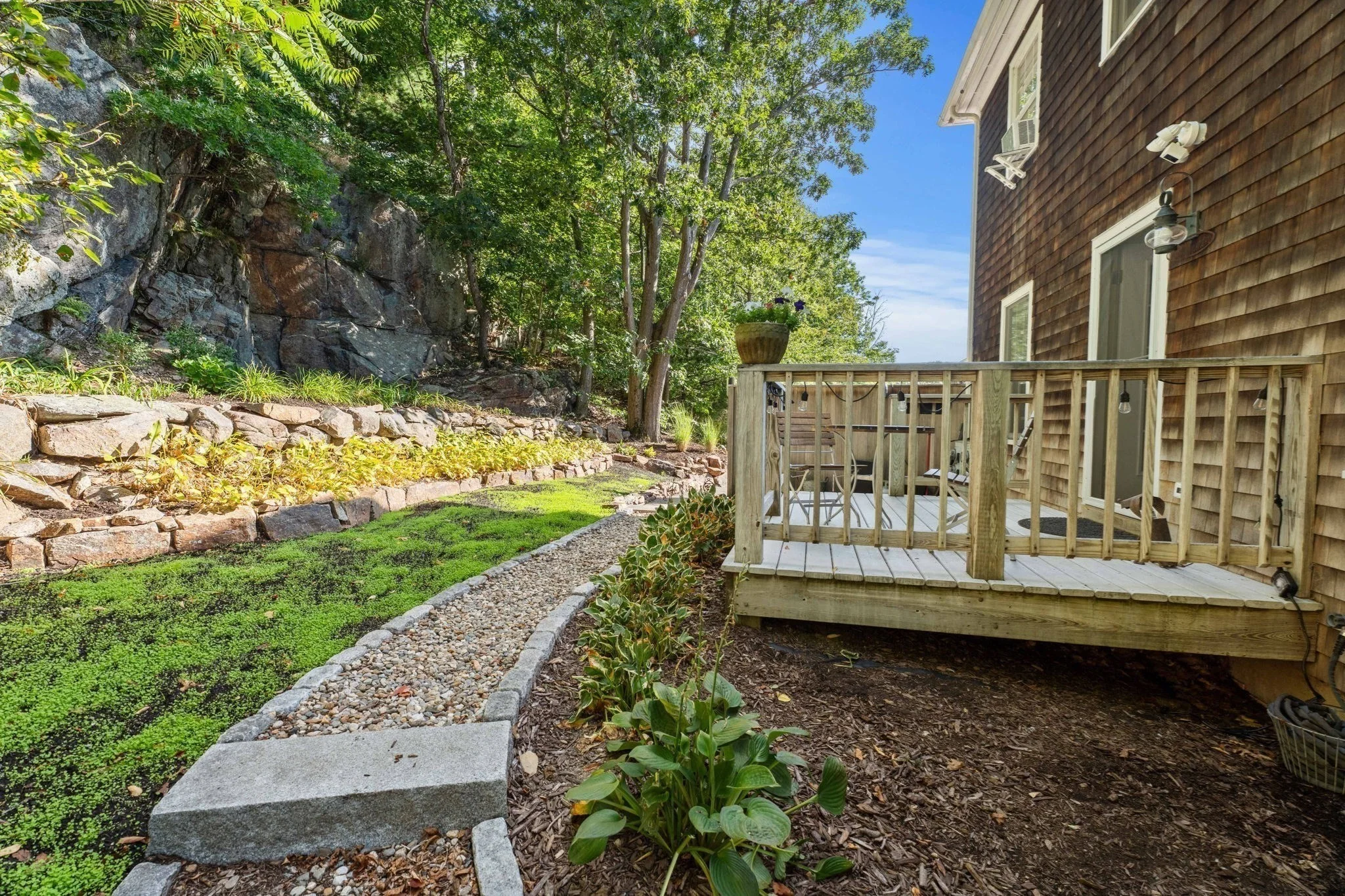 2 bed, 1 bath apartment for rent at 28 Elm St Unit 2, Manchester — photo 19 of 22