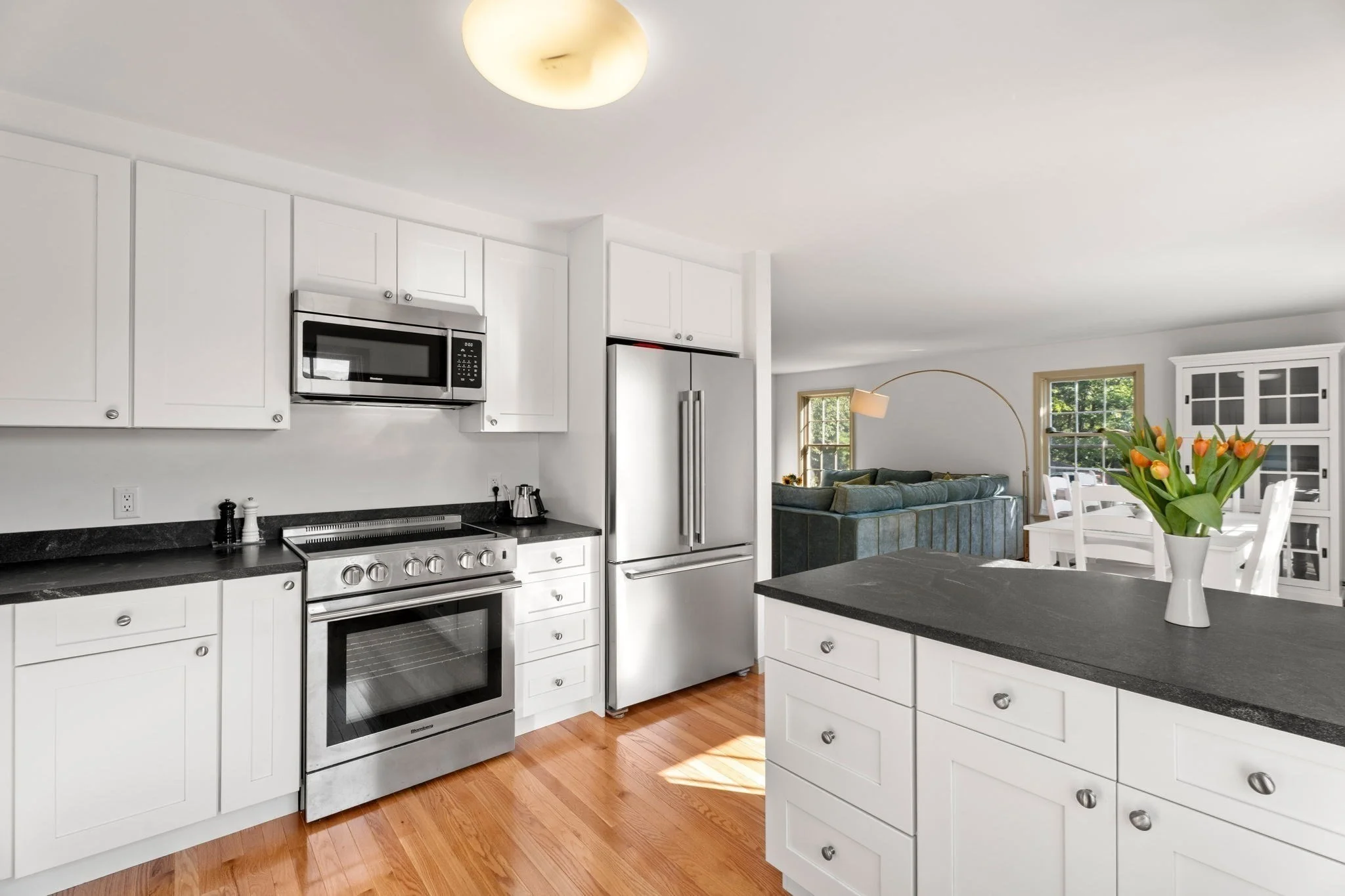 2 bed, 1 bath apartment for rent at 28 Elm St Unit 2, Manchester — photo 1 of 22