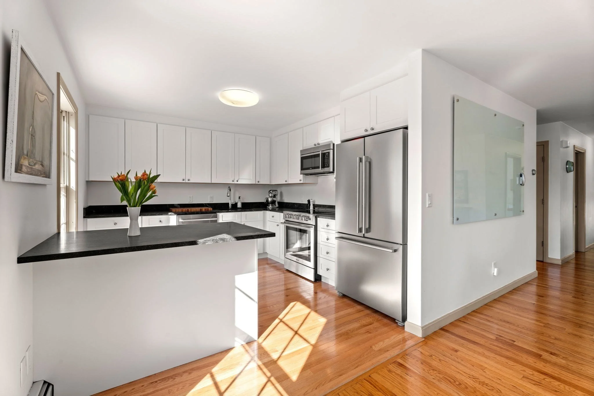 2 bed, 1 bath apartment for rent at 28 Elm St Unit 2, Manchester — photo 4 of 22