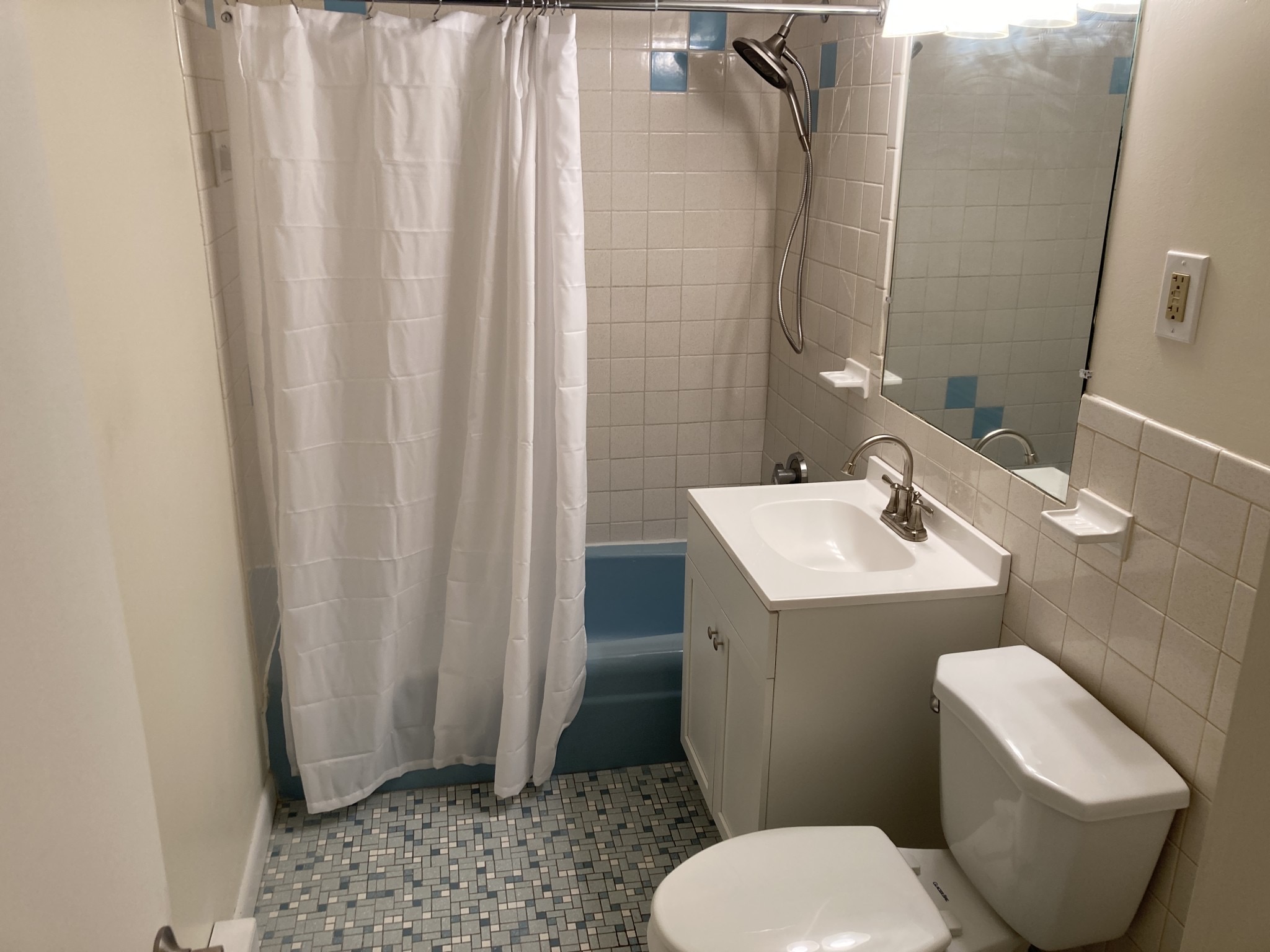 1 bed, 1 bath apartment for rent at 28 Faxon Rd Unit 4, Stoughton — photo 3 of 4