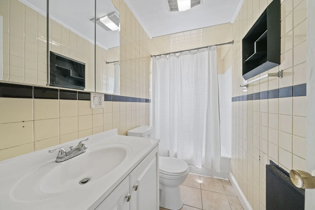 3 bed, 1 bath apartment for rent at 28 Federal Ave Unit 28, Quincy — photo 6 of 18