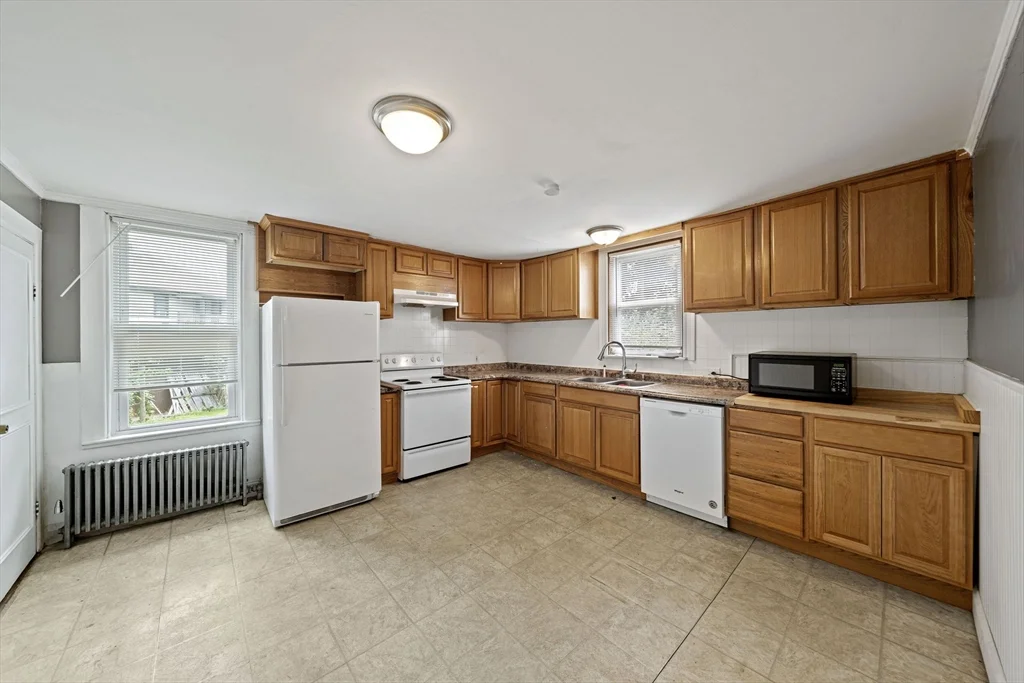 3 bed, 1 bath apartment for rent at 28 Federal Ave Unit 28, Quincy — photo 2 of 18