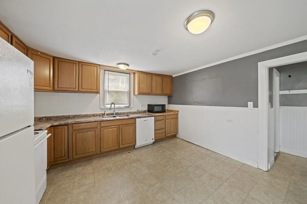 3 bed, 1 bath apartment for rent at 28 Federal Ave Unit 28, Quincy — photo 3 of 18