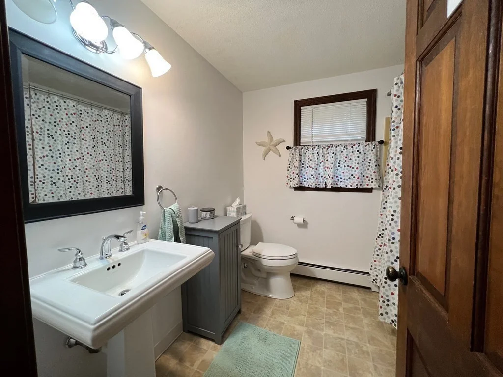 2 bed, 1 bath apartment for rent at 28 Fishermans Cove Rd, Davisville — photo 11 of 18