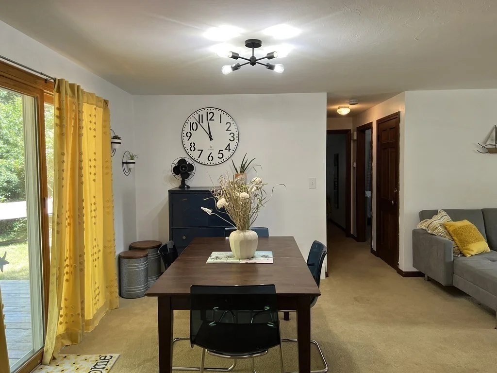 2 bed, 1 bath apartment for rent at 28 Fishermans Cove Rd, Davisville — photo 3 of 18