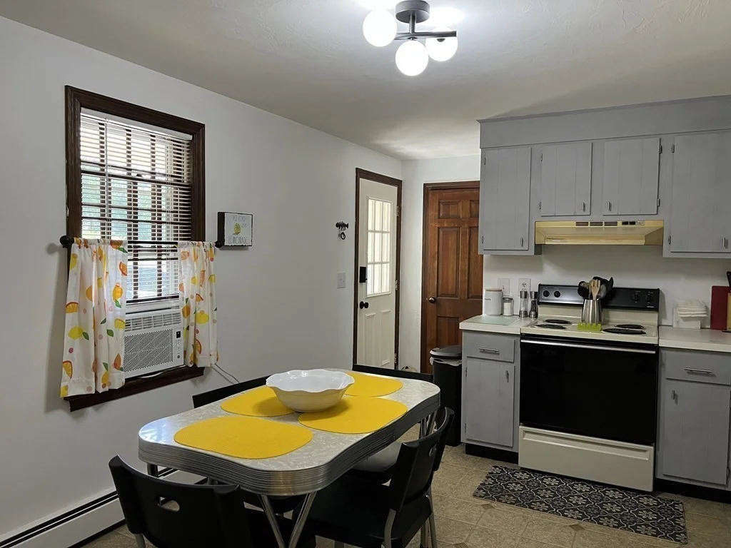 2 bed, 1 bath apartment for rent at 28 Fishermans Cove Rd, Davisville — photo 2 of 18