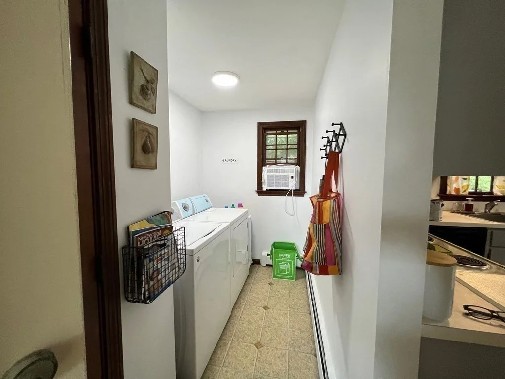 2 bed, 1 bath apartment for rent at 28 Fishermans Cove Rd, Davisville — photo 12 of 18