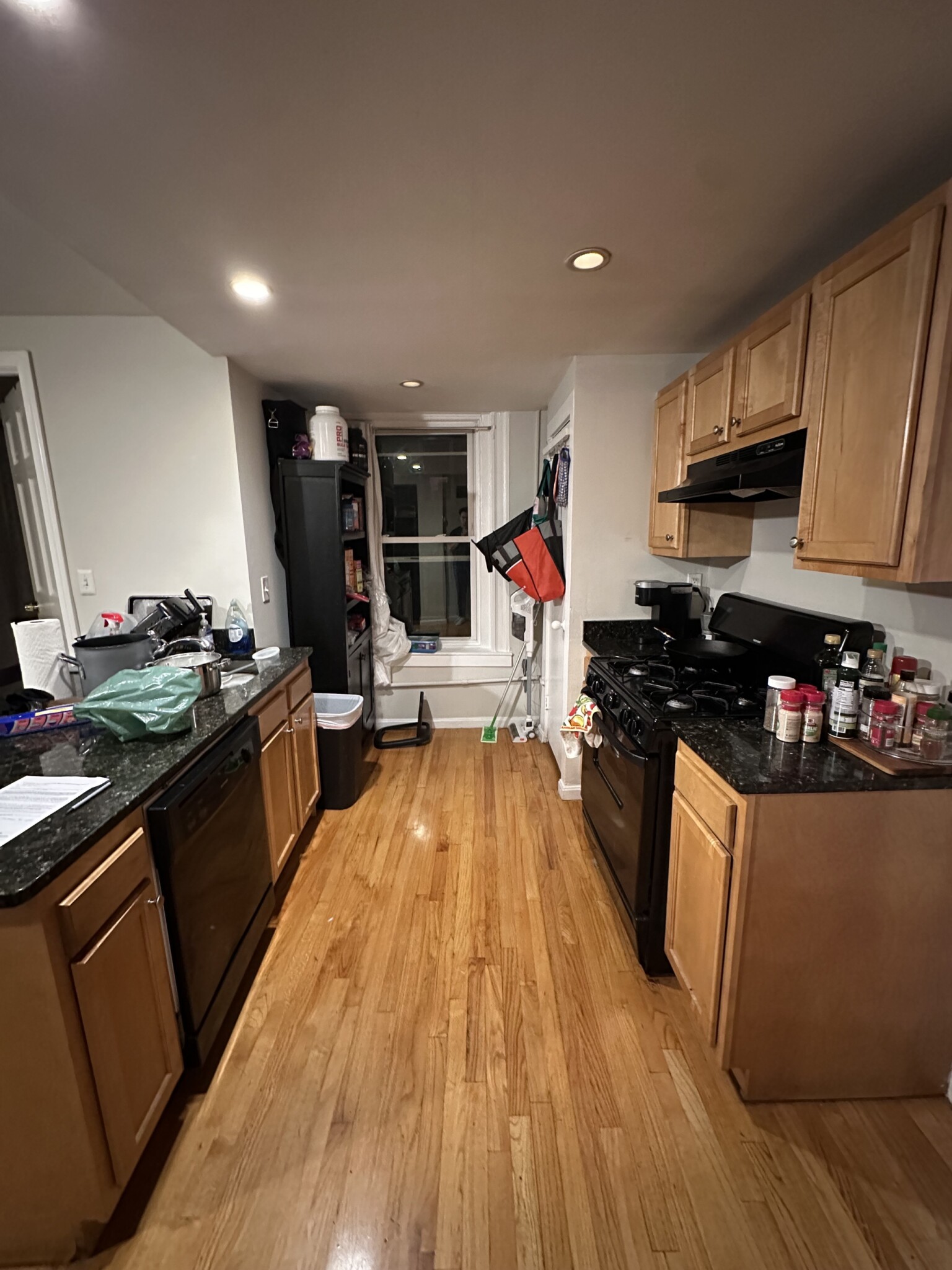 3 bed, 1 bath apartment for rent at 28 Fleet St Unit 19, North End