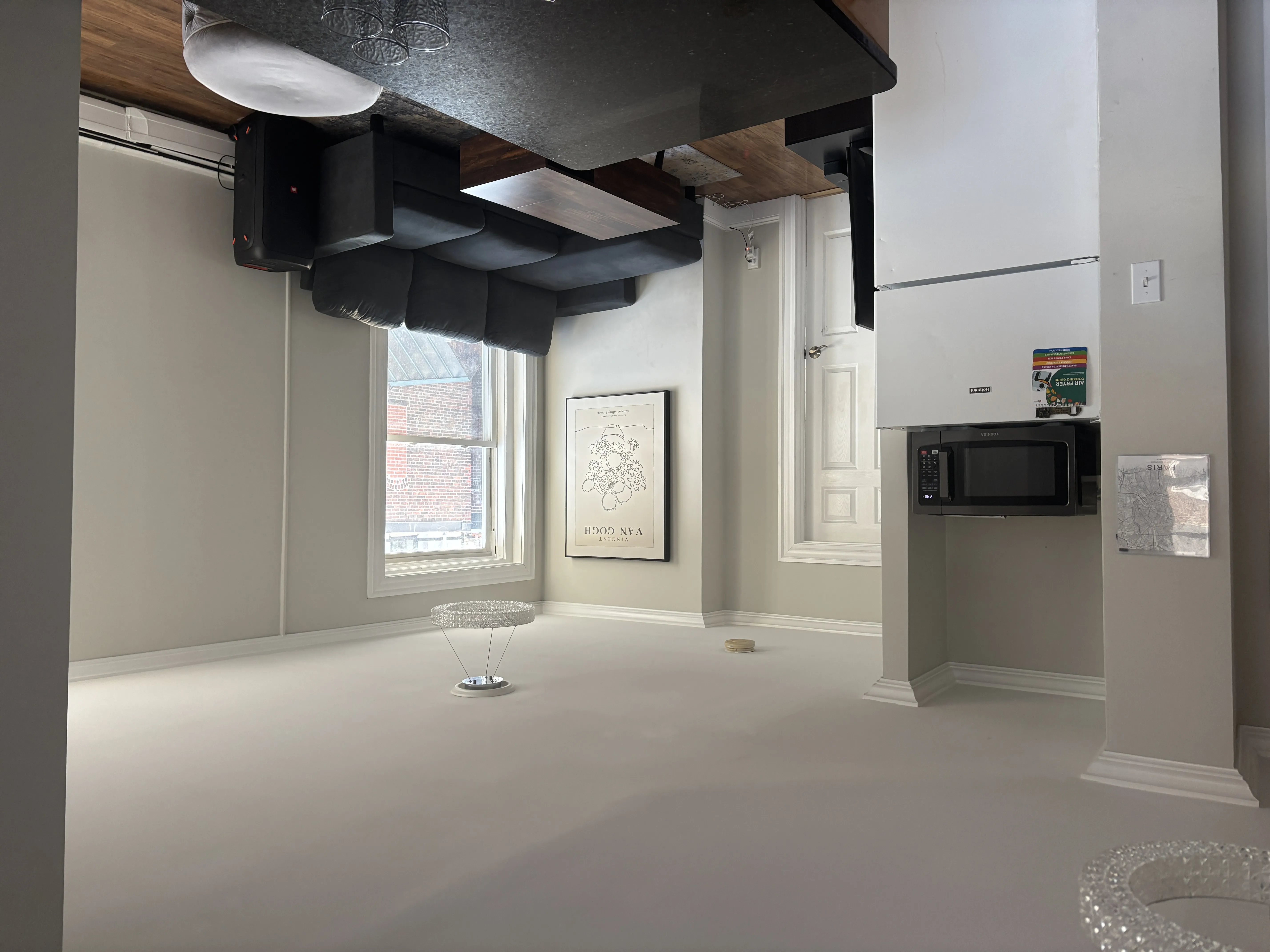 3 bed, 1 bath apartment for rent at 28 Fleet St Unit 28, North End — photo 2 of 29