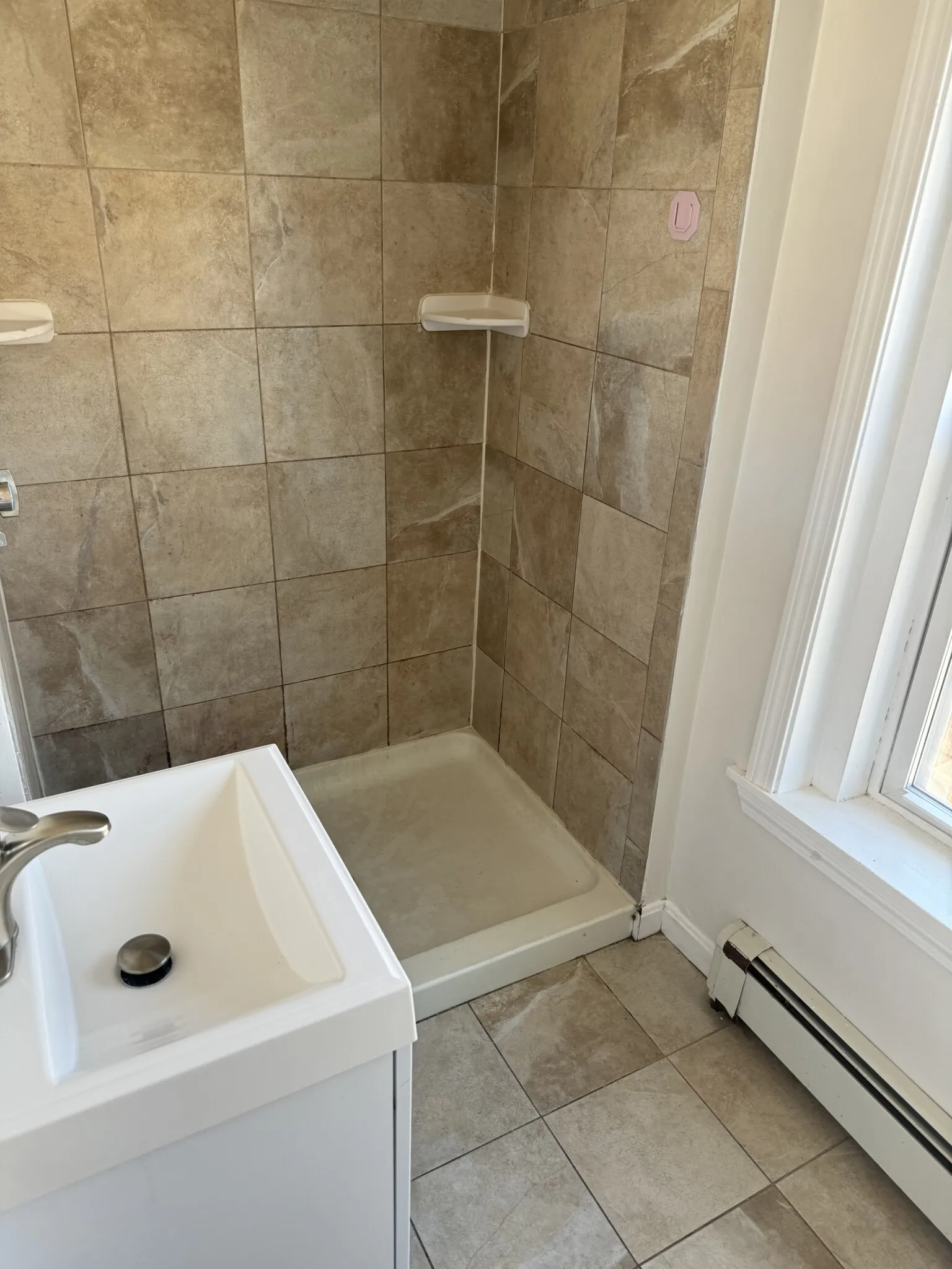 3 bed, 1 bath apartment for rent at 28 Fleet St Unit 28, North End — photo 10 of 29