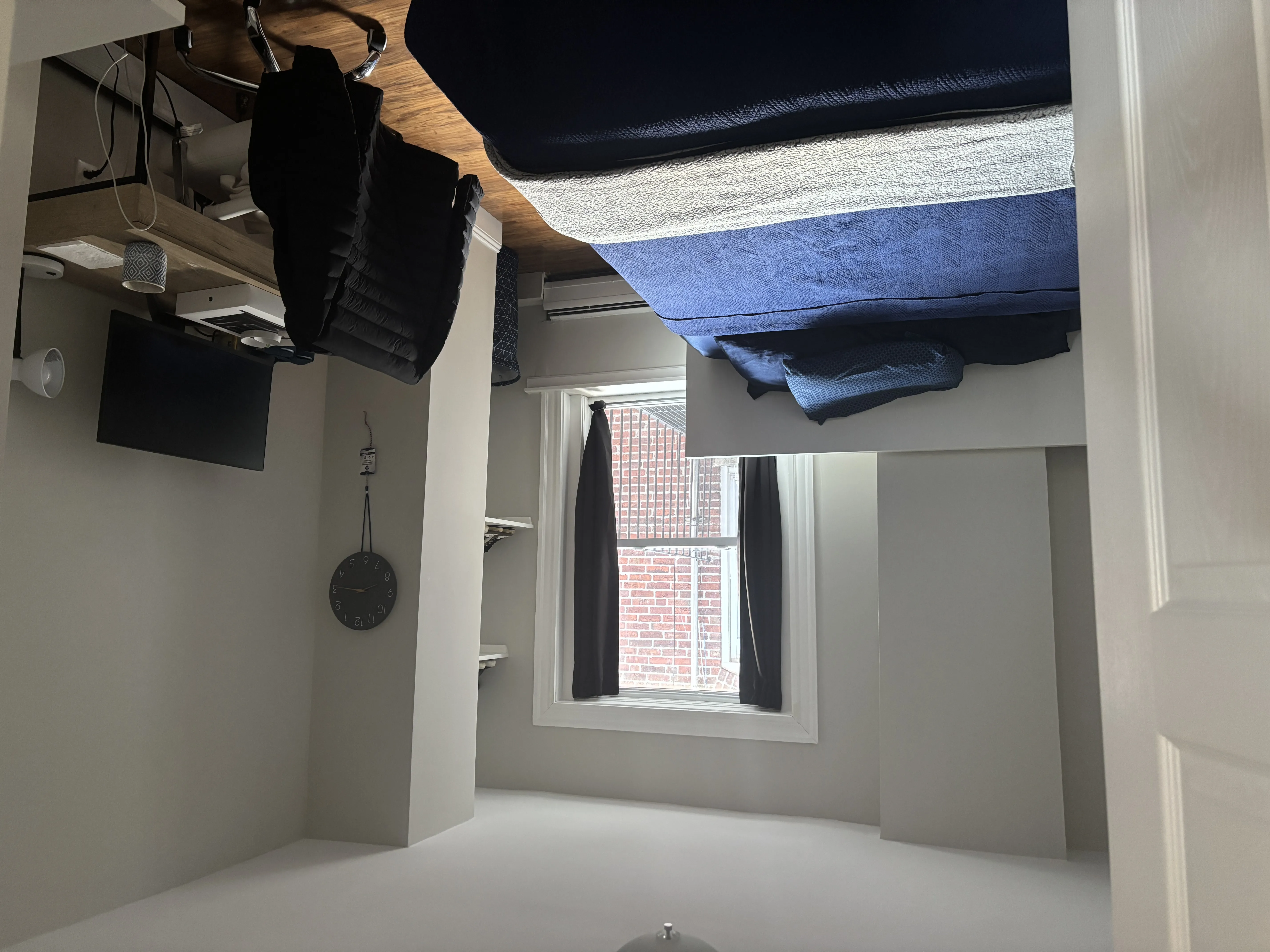 3 bed, 1 bath apartment for rent at 28 Fleet St Unit 28, North End — photo 3 of 29