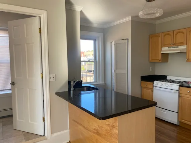 3 bed, 1 bath apartment for rent at 28 Fleet St Unit 28, North End — photo 16 of 29