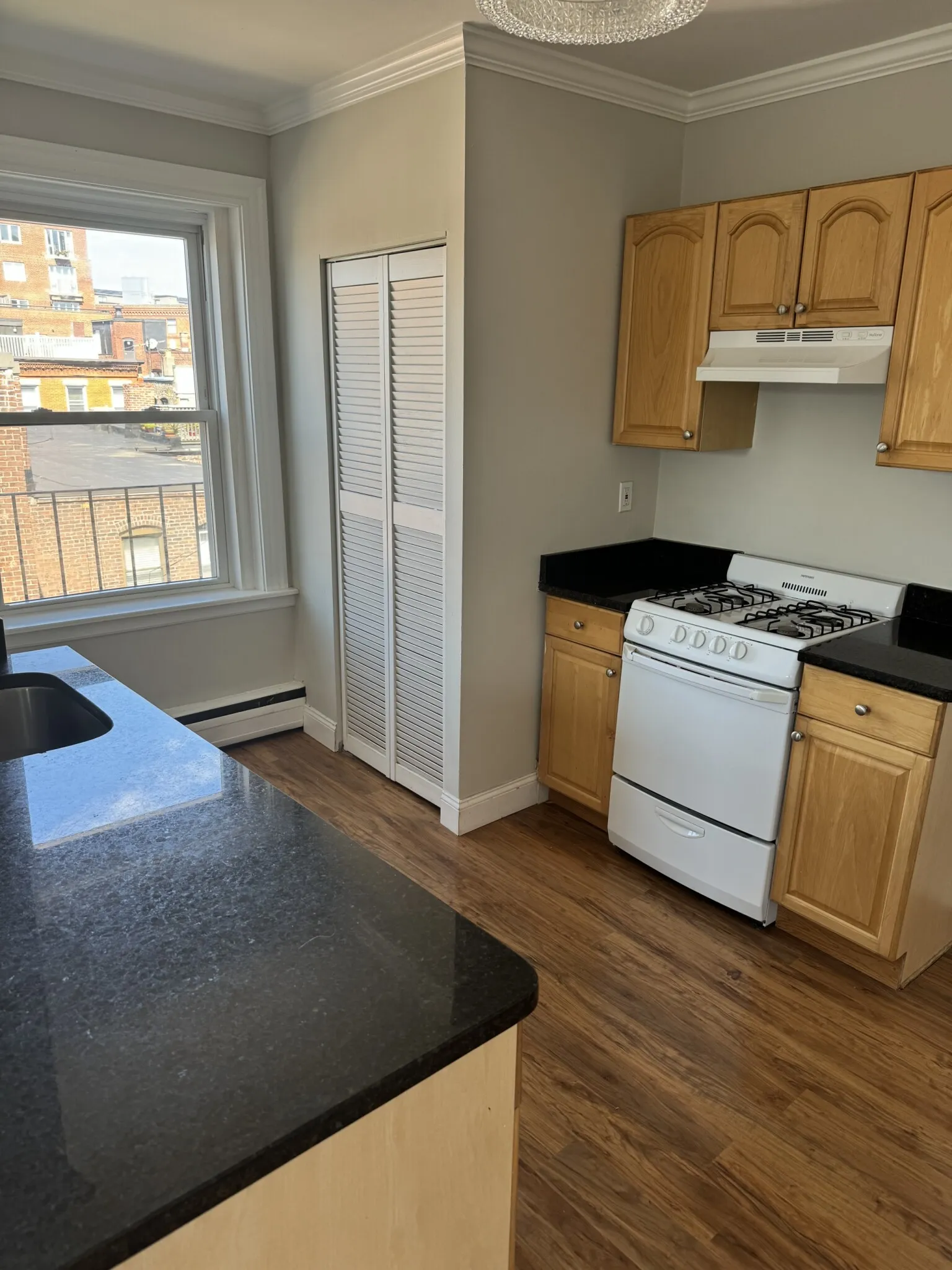 3 bed, 1 bath apartment for rent at 28 Fleet St Unit 28, North End — photo 8 of 29