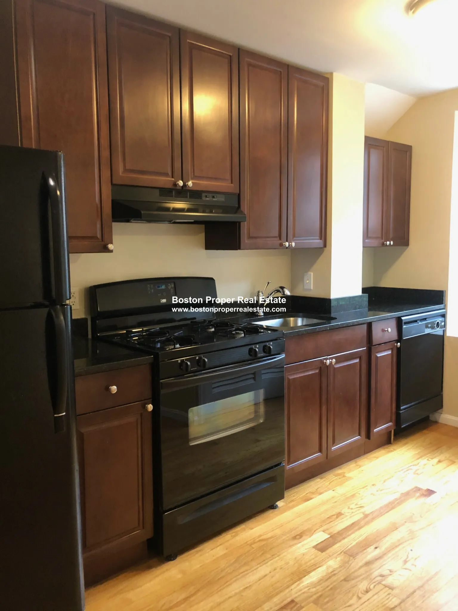 3 bed, 1 bath apartment for rent at 28 Fleet St Unit 3, North End — photo 7 of 36