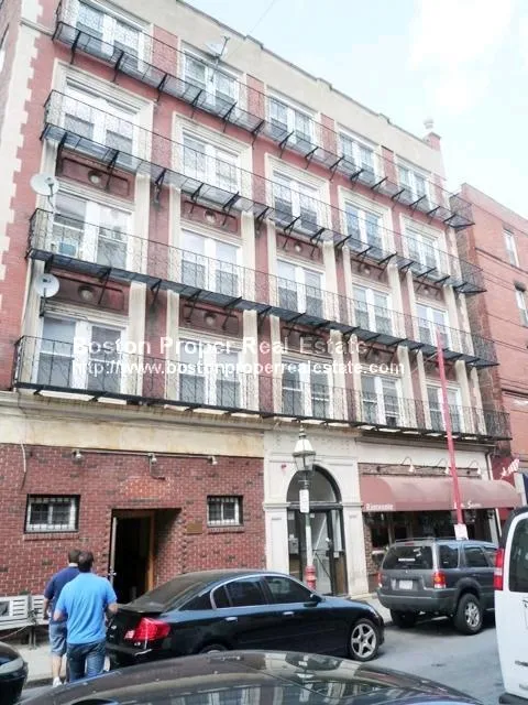 3 bed, 1 bath apartment for rent at 28 Fleet St Unit 3, North End — photo 15 of 36