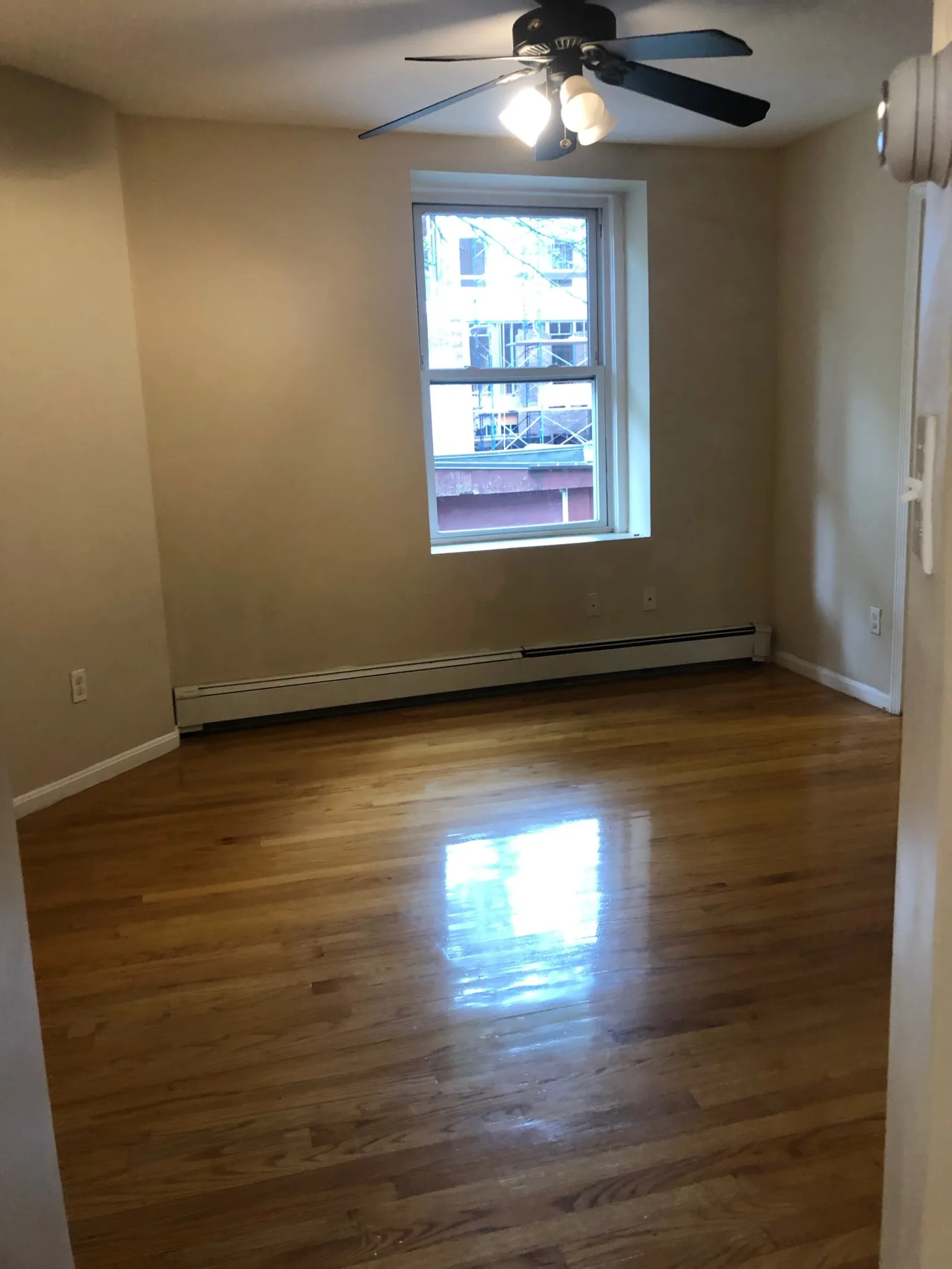 3 bed, 1 bath apartment for rent at 28 Fleet St Unit 3, North End — photo 28 of 36