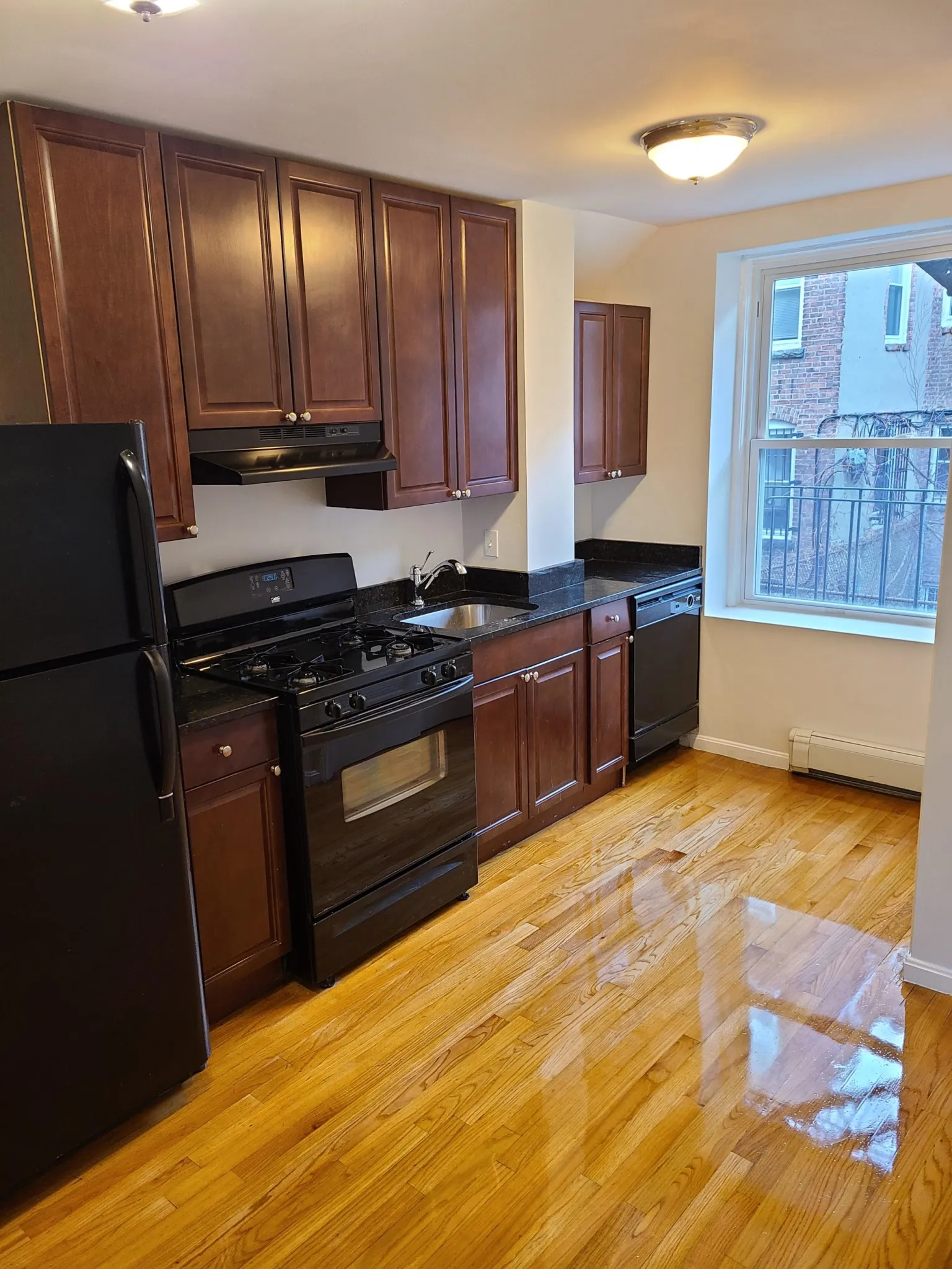 3 bed, 1 bath apartment for rent at 28 Fleet St Unit 3, North End — photo 17 of 36