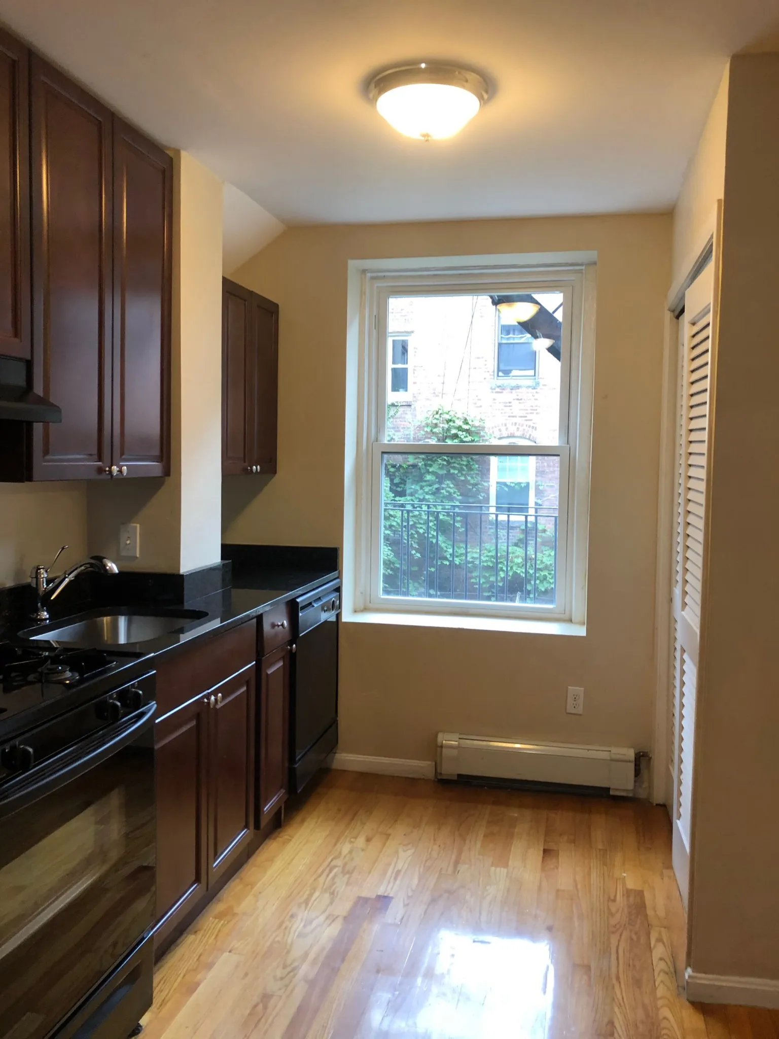 3 bed, 1 bath apartment for rent at 28 Fleet St Unit 3, North End — photo 25 of 36