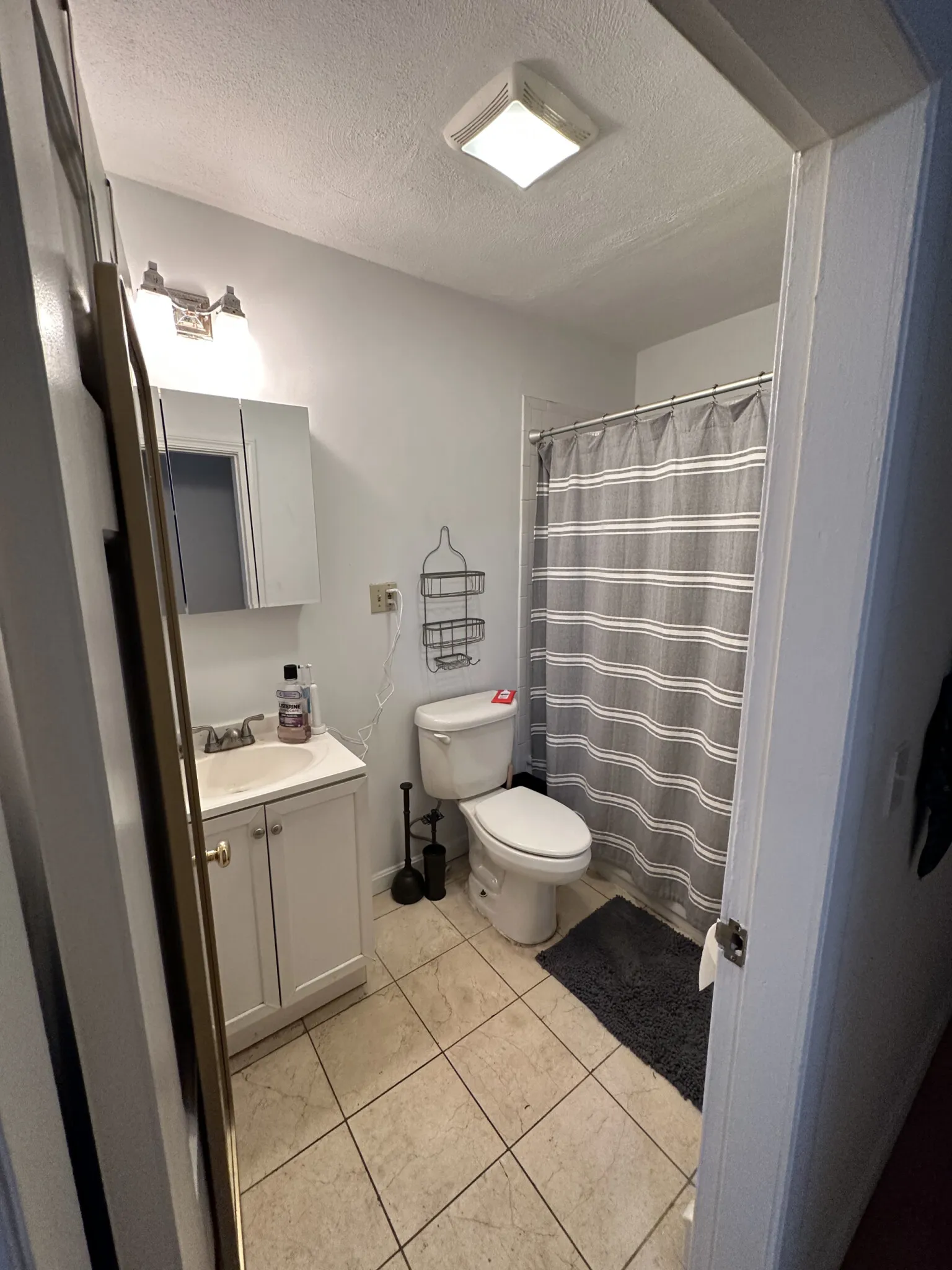 3 bed, 2 bath apartment for rent at 28 Fleet St Unit A, North End — photo 47 of 73