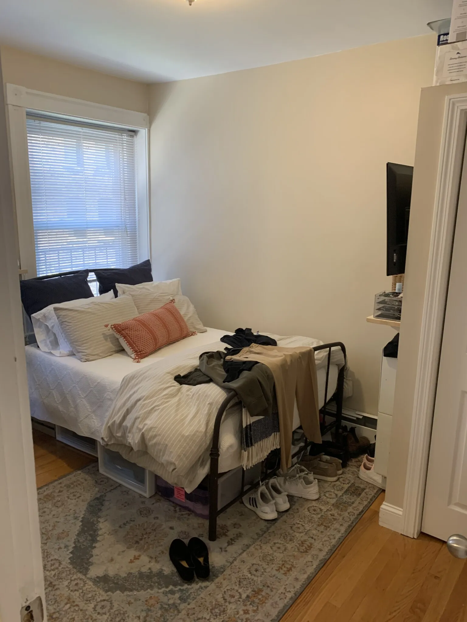 3 bed, 2 bath apartment for rent at 28 Fleet St Unit A, North End — photo 40 of 73