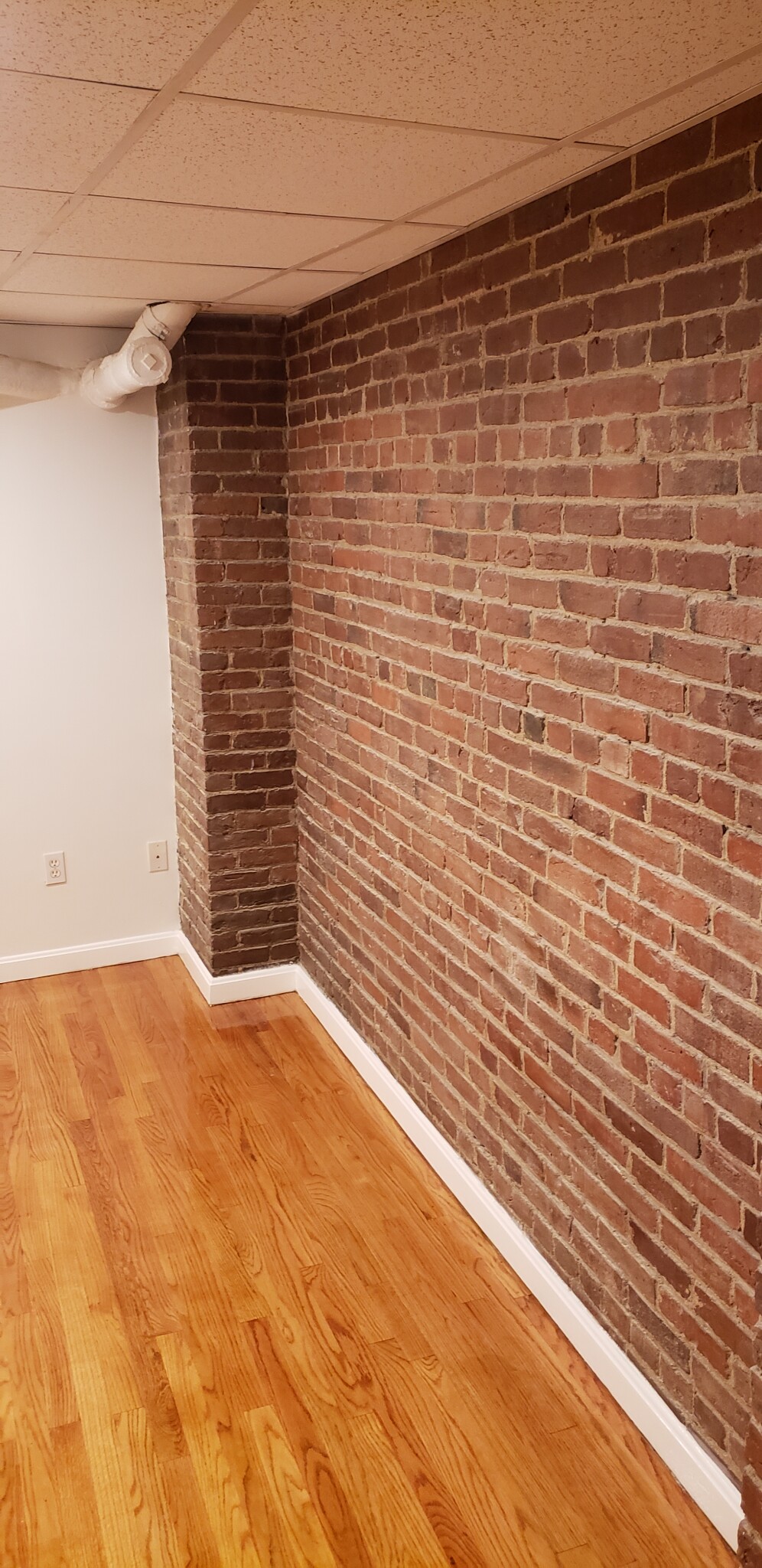 3 bed, 2 bath apartment for rent at 28 Fleet St Unit B, North End — photo 18 of 19