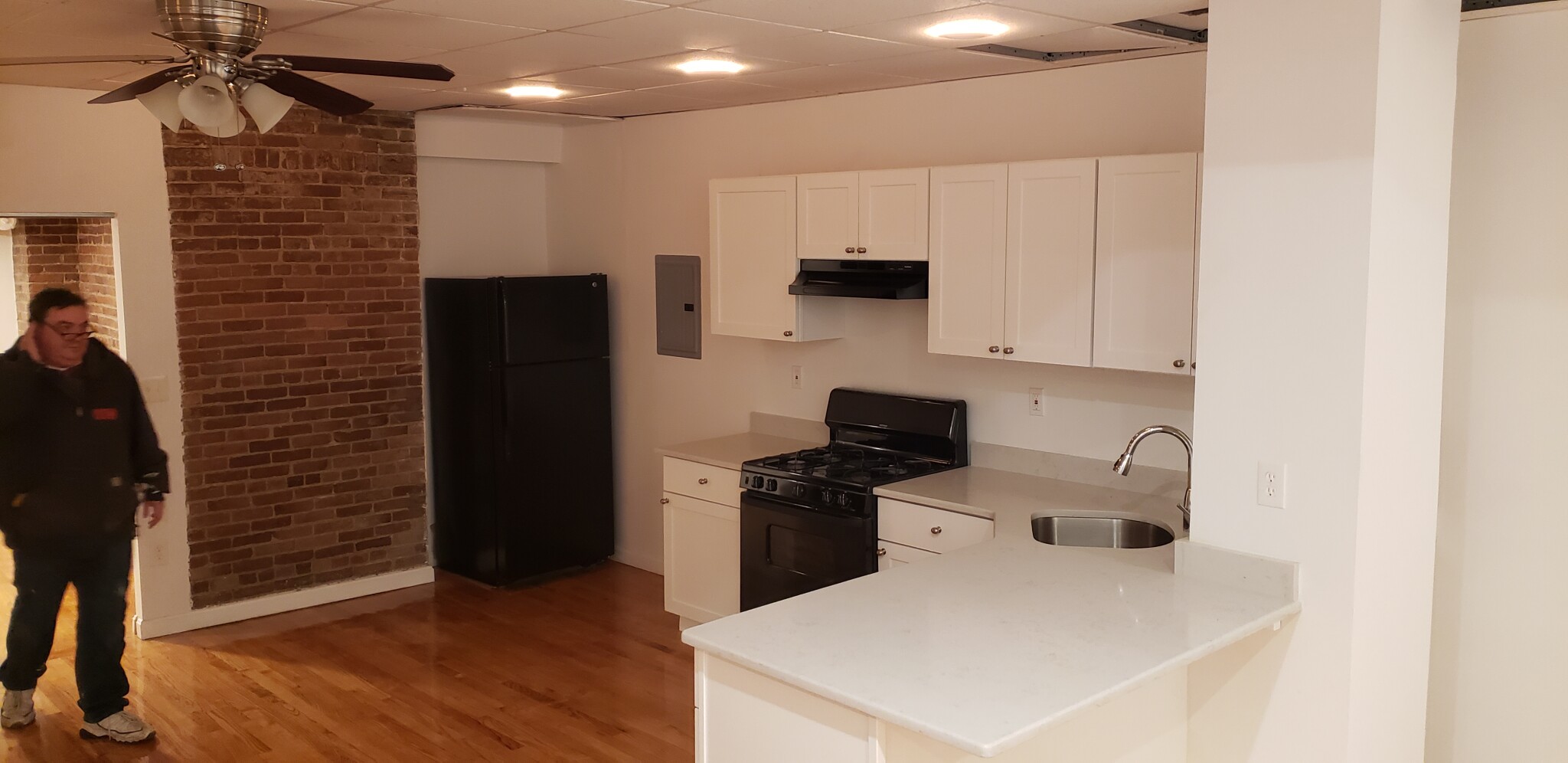 3 bed, 2 bath apartment for rent at 28 Fleet St Unit B, North End — photo 2 of 19