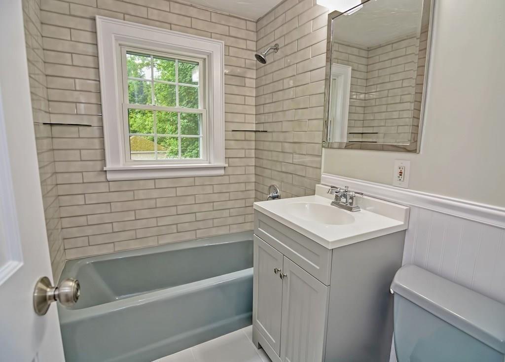 4 bed, 2 bath apartment for rent at 28 Fuller Ter Unit 2, West Newton — photo 7 of 13