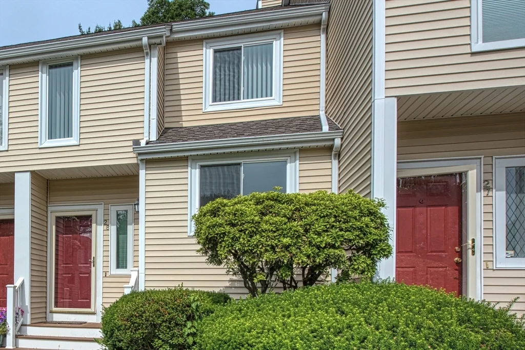 2 bed, 1 bath apartment for rent at 28 Gaslight Ln Unit 28, Easton — photo 2 of 38