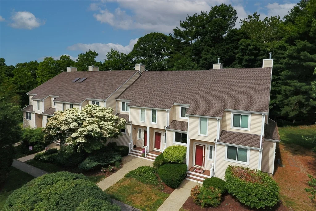 2 bed, 1 bath apartment for rent at 28 Gaslight Ln Unit 28, Easton — photo 3 of 38