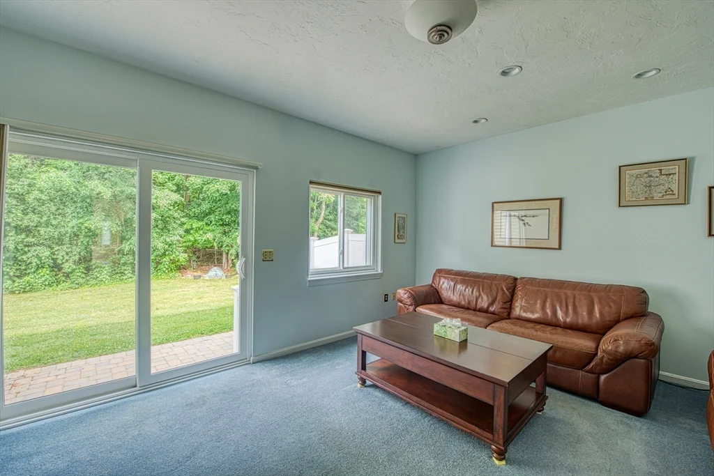 2 bed, 1 bath apartment for rent at 28 Gaslight Ln Unit 28, Easton — photo 9 of 38