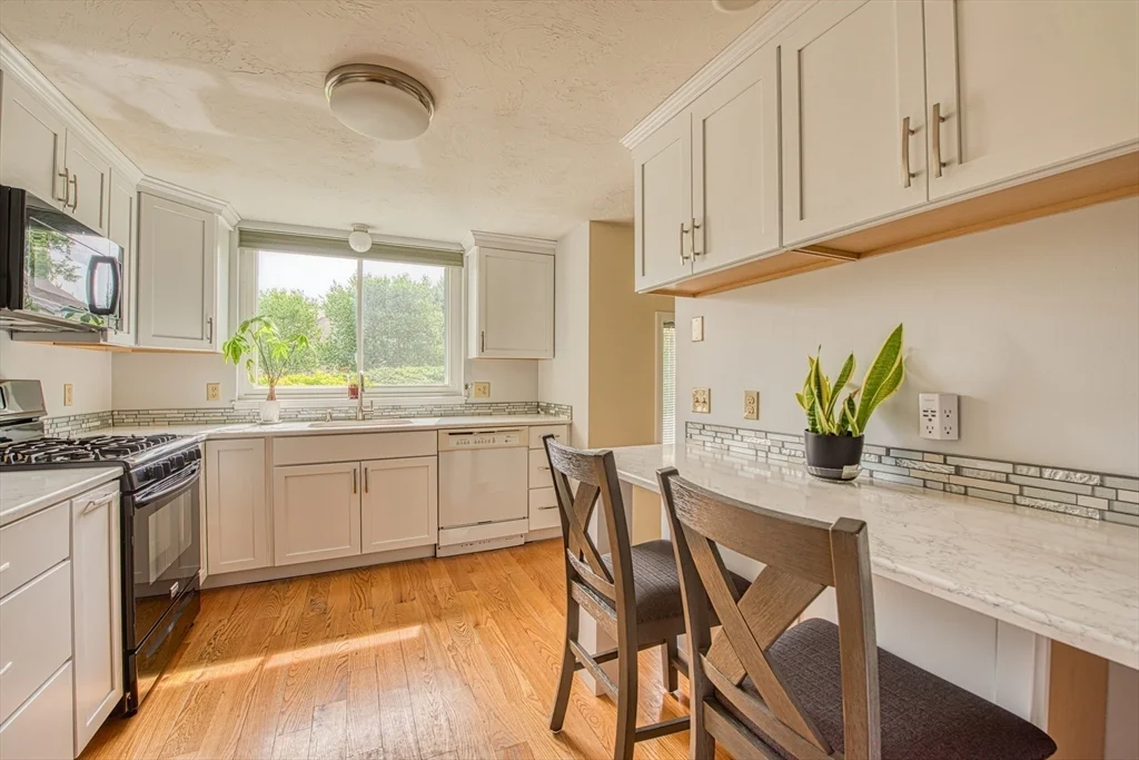 2 bed, 1 bath apartment for rent at 28 Gaslight Ln Unit 28, Easton — photo 5 of 38