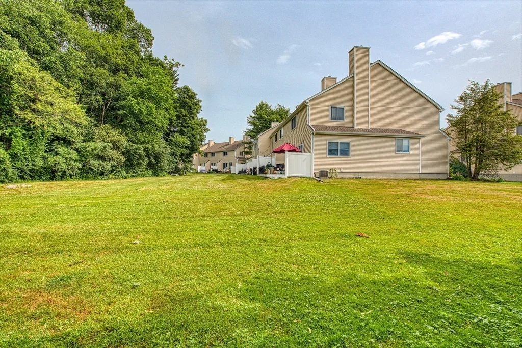 2 bed, 1 bath apartment for rent at 28 Gaslight Ln Unit 28, Easton — photo 30 of 38