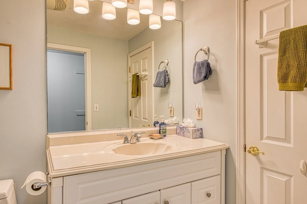 2 bed, 1 bath apartment for rent at 28 Gaslight Ln Unit 28, Easton — photo 20 of 38