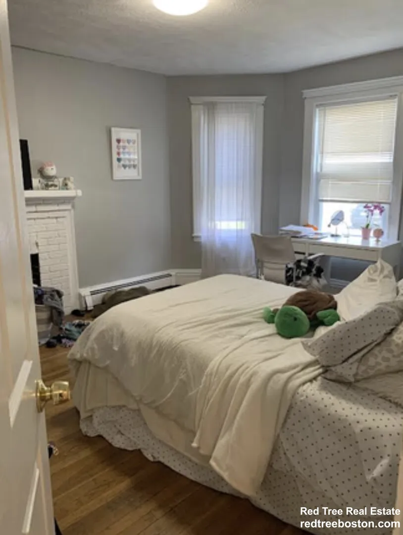 5 bed, 2 bath apartment for rent at 28 Gerald Rd Unit 1, Brighton — photo 3 of 9