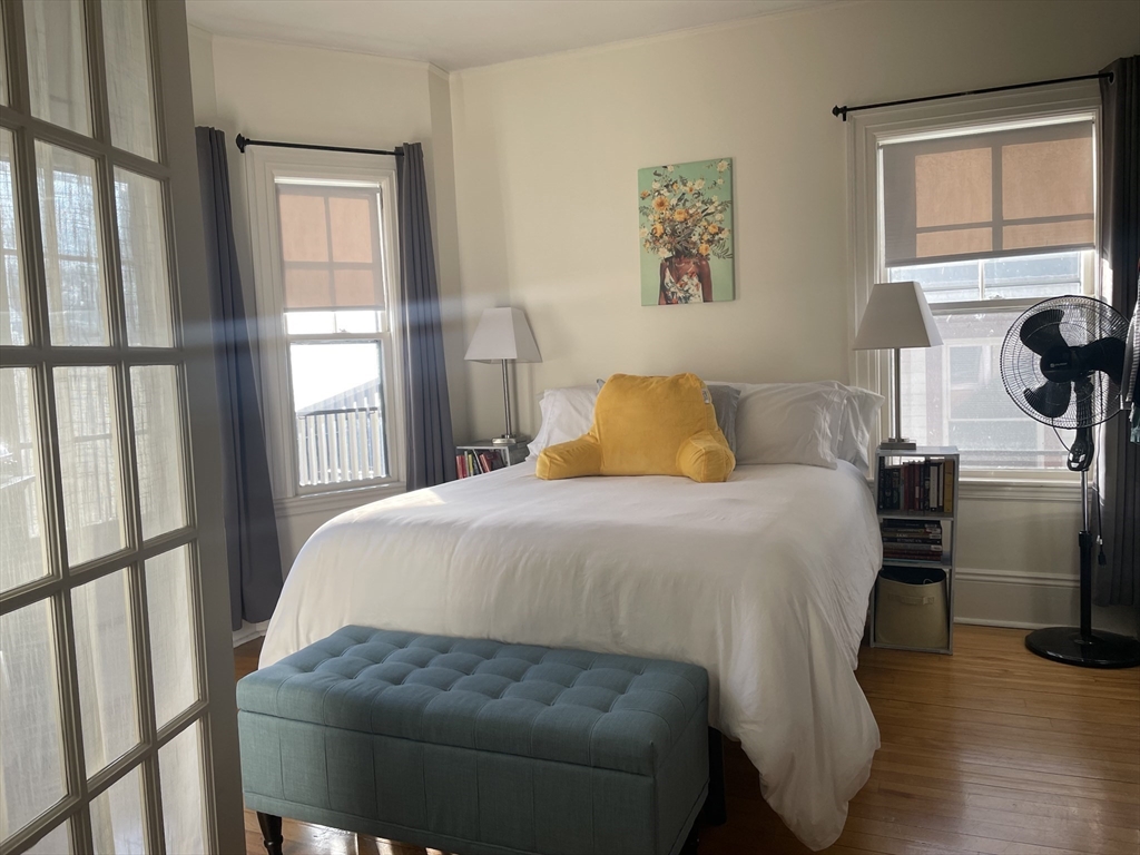 2 bed, 2 bath apartment for rent at 28 Glen Rd Unit 2, Jamaica Plain — photo 2 of 9