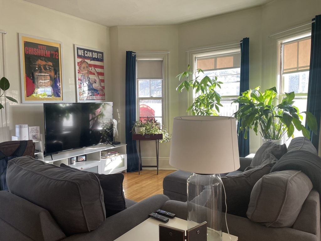 2 bed, 2 bath apartment for rent at 28 Glen Rd Unit 2, Jamaica Plain — photo 4 of 9