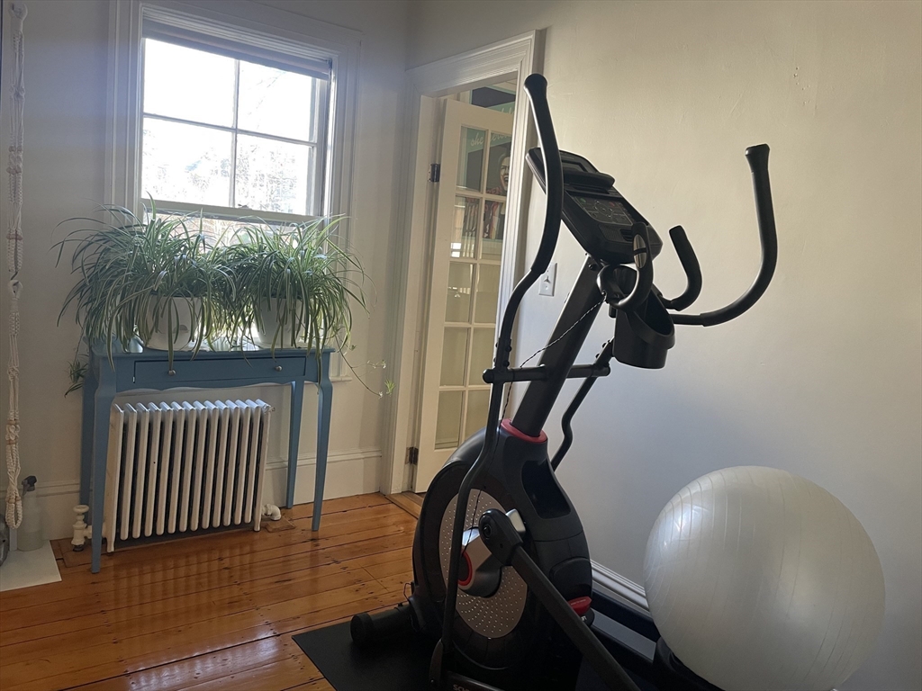 2 bed, 2 bath apartment for rent at 28 Glen Rd Unit 2, Jamaica Plain — photo 6 of 9