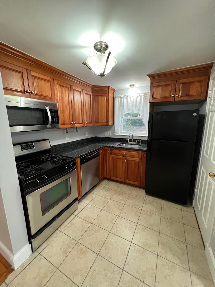 2.5 bed, 1 bath apartment for rent at 28 Glenellen Rd Unit 1, West Roxbury — photo 6 of 14