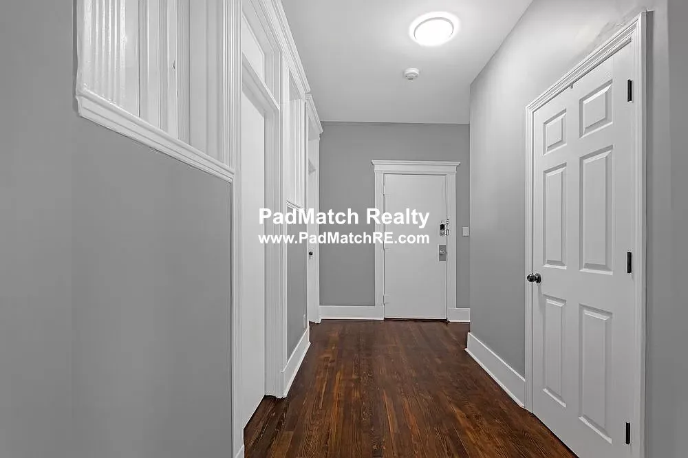 4 bed, 2 bath apartment for rent at 28 Glenville Ter Unit 2, Brighton — photo 3 of 20