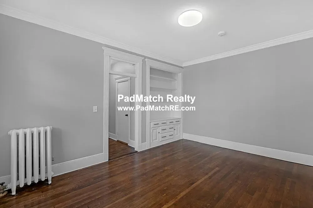 4 bed, 2 bath apartment for rent at 28 Glenville Ter Unit 2, Brighton — photo 2 of 20