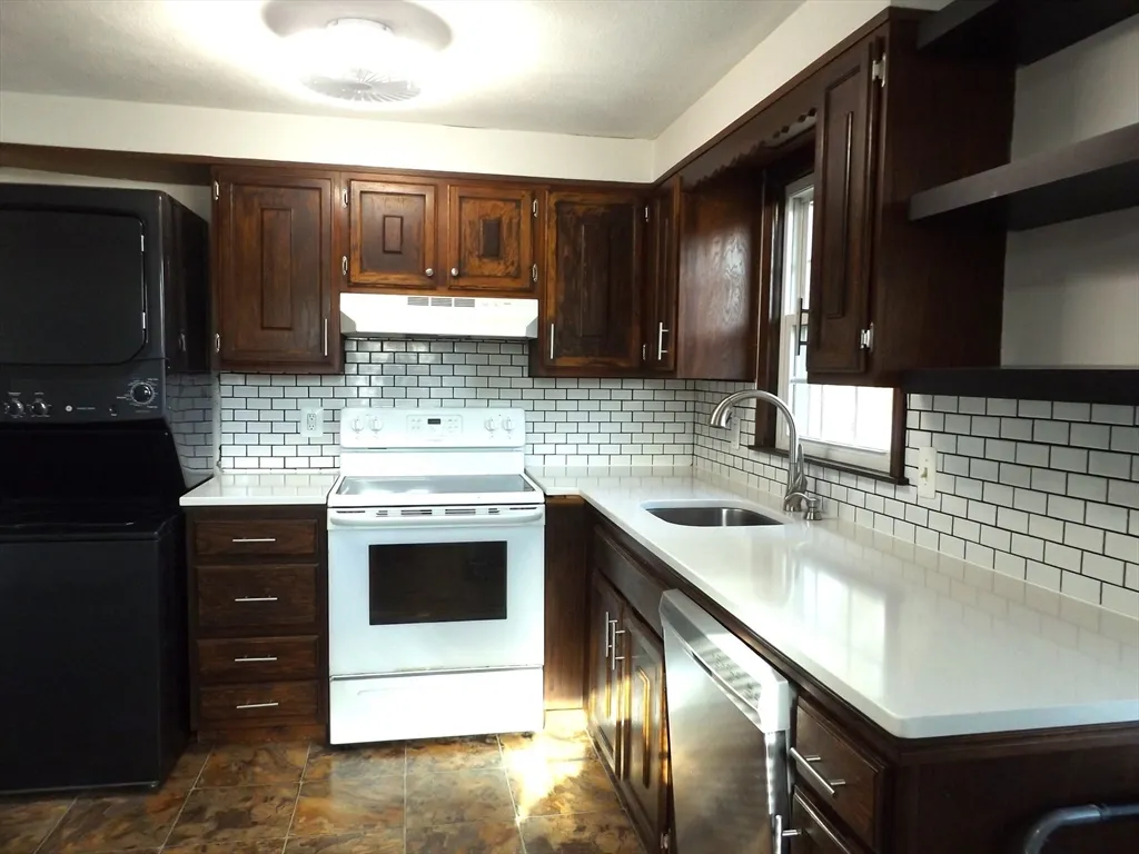 2 bed, 1 bath apartment for rent at 28 Greenwich St Unit 2, Attleboro — photo 1 of 11