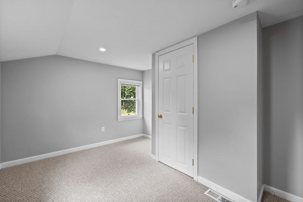 3 bed, 1 bath apartment for rent at 28 Greenwood Ave, Weymouth — photo 11 of 32