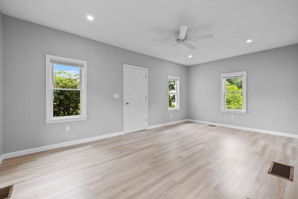 3 bed, 1 bath apartment for rent at 28 Greenwood Ave, Weymouth — photo 10 of 32