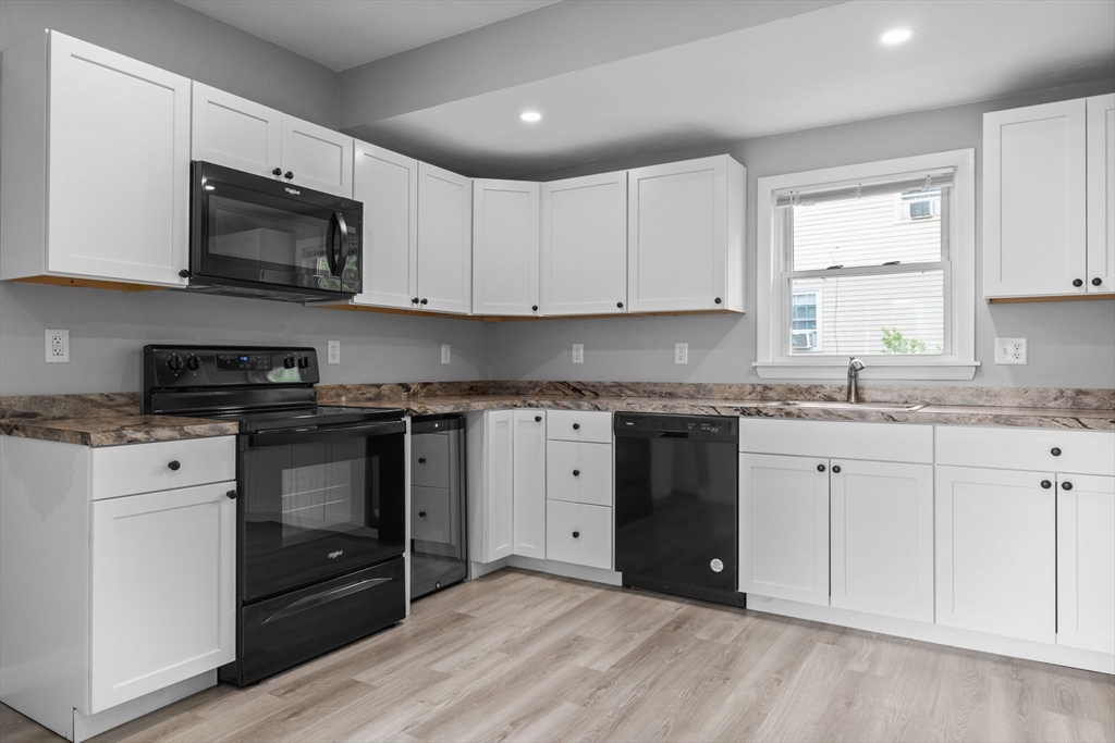 3 bed, 1 bath apartment for rent at 28 Greenwood Ave, Weymouth — photo 4 of 32