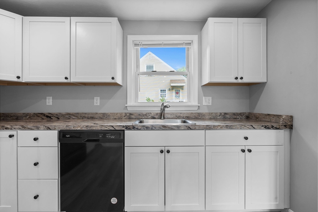 3 bed, 1 bath apartment for rent at 28 Greenwood Ave, Weymouth — photo 6 of 32